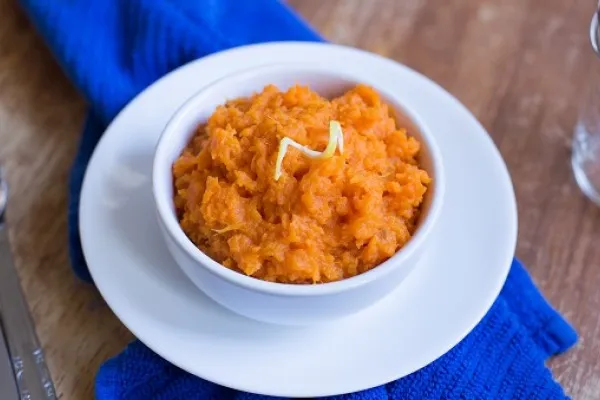 Akçaağaç şuruplu tatlı patates