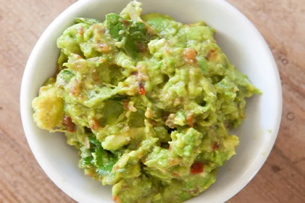 Bezelyeli guacamole