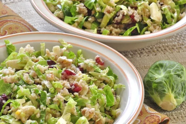 Brüksel lahanası, turna yemişi ve bulgur salatası