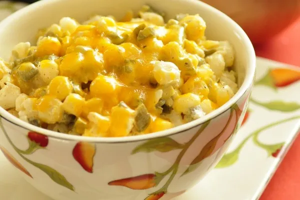 Chili'li peynirli hominy