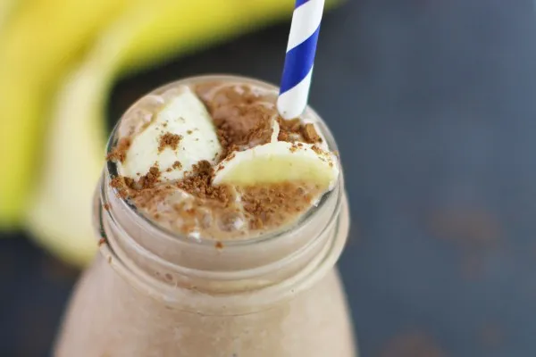 Fıstık ezmeli muz smoothie'si