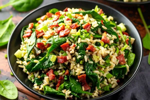 Ispanaklı pirinç salatası