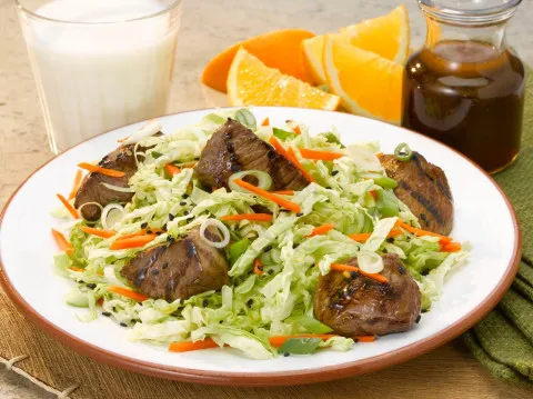 Izgara kuzu salatası