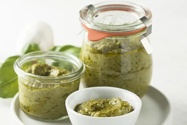 Maydanozlu, bademli ve limonlu pesto