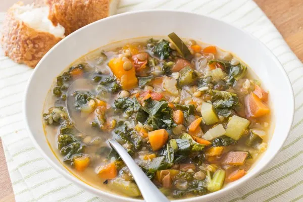 Mercimekli minestrone