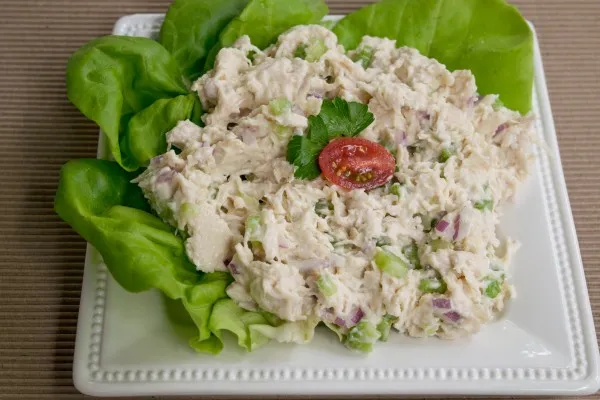 Tavuk salatası