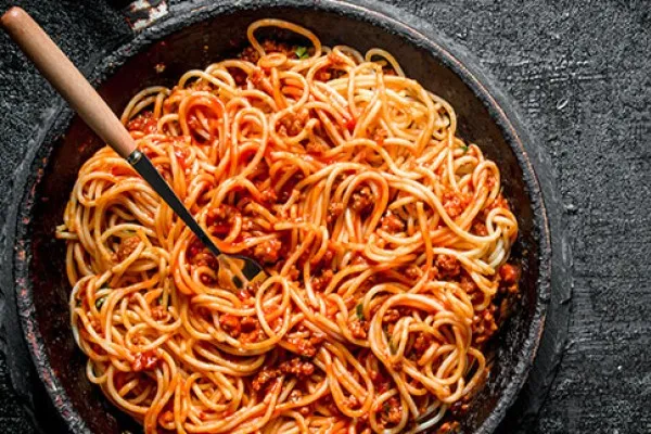 Tek tavada spagetti