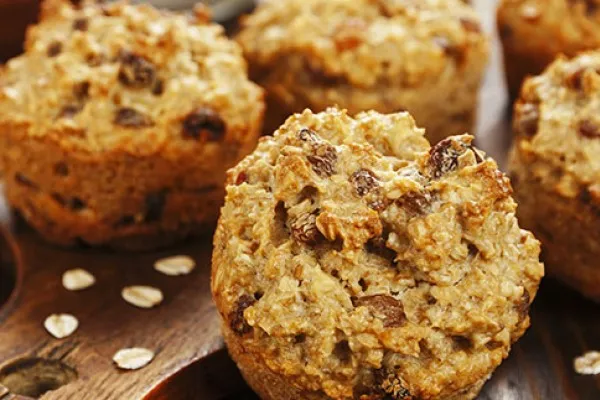 Yulaflı ve kuru üzümlü muffin